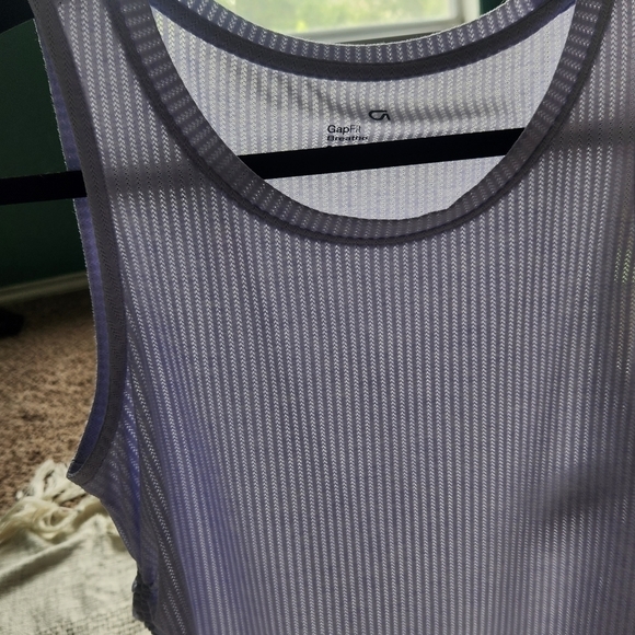 Gapfit Breathe Ruched Side Tank Top in S Petite - Picture 5 of 7